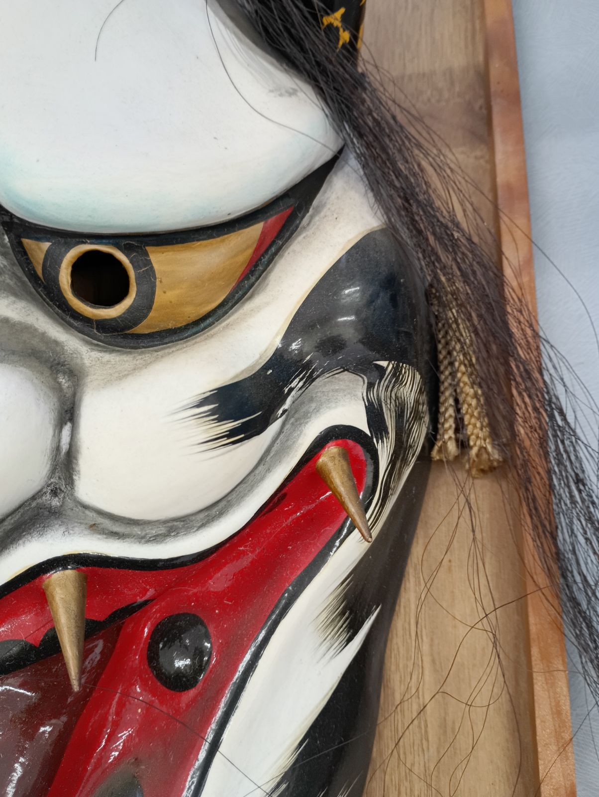 神楽面 白 赤 黒 黄色 角付き A21-12 神楽面（顔サイズ40㎝） お面 角付き 広島神楽 - メルカリ