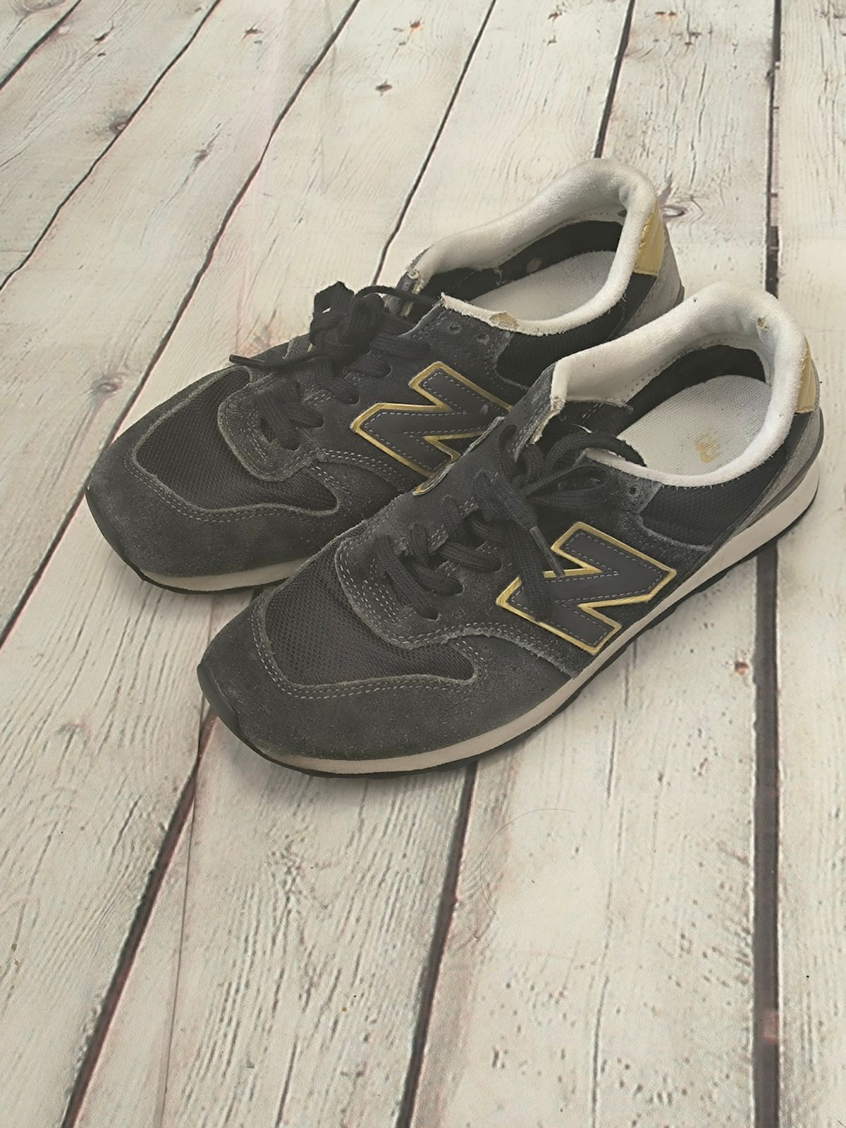 ニューバランス 25cm ブラック ゴールド シューズ ユニセックス - メルカリ