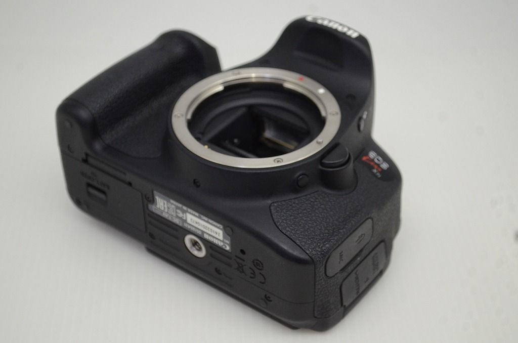 美品 Canon キヤノン EOS Kiss X7i ボディ + EF-S 18-55mm F3.5-5.6 IS