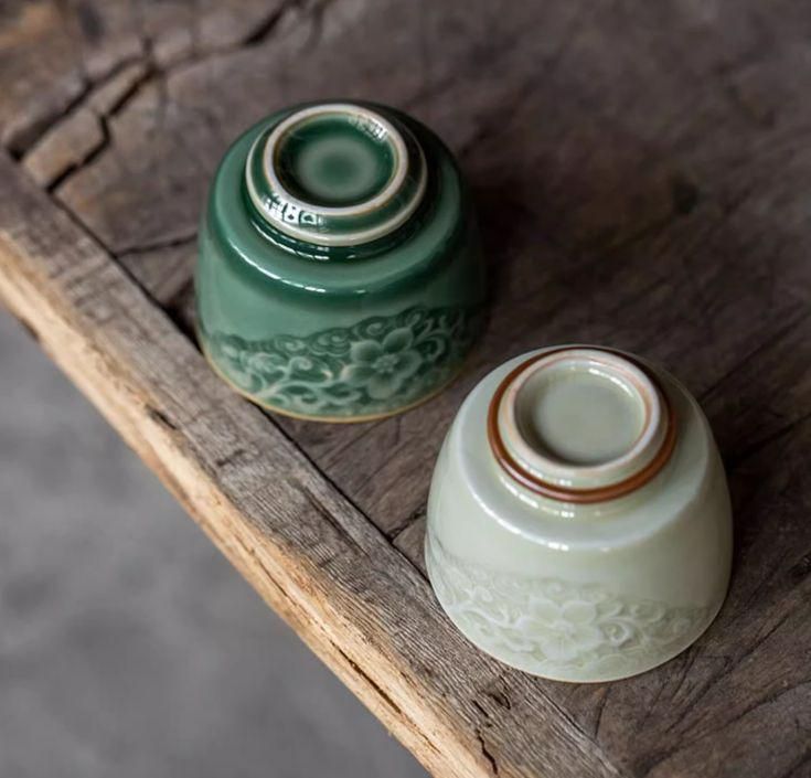 青磁浮彫藤花湯呑み 中国茶器 食器 茶碗 煎茶道具 二個 - メルカリ