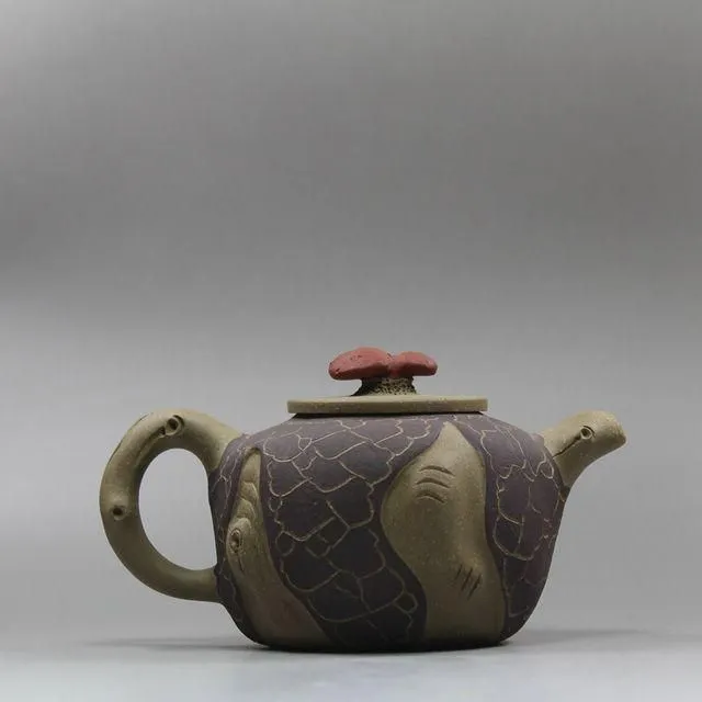 2色の霊芝を春に供紫砂壺 中国宜興 紫泥急須・茶壺・茶道具 2色の霊芝を春に供紫砂壺 中国宜興 紫泥急須・茶壺・茶道具 ディスカウント