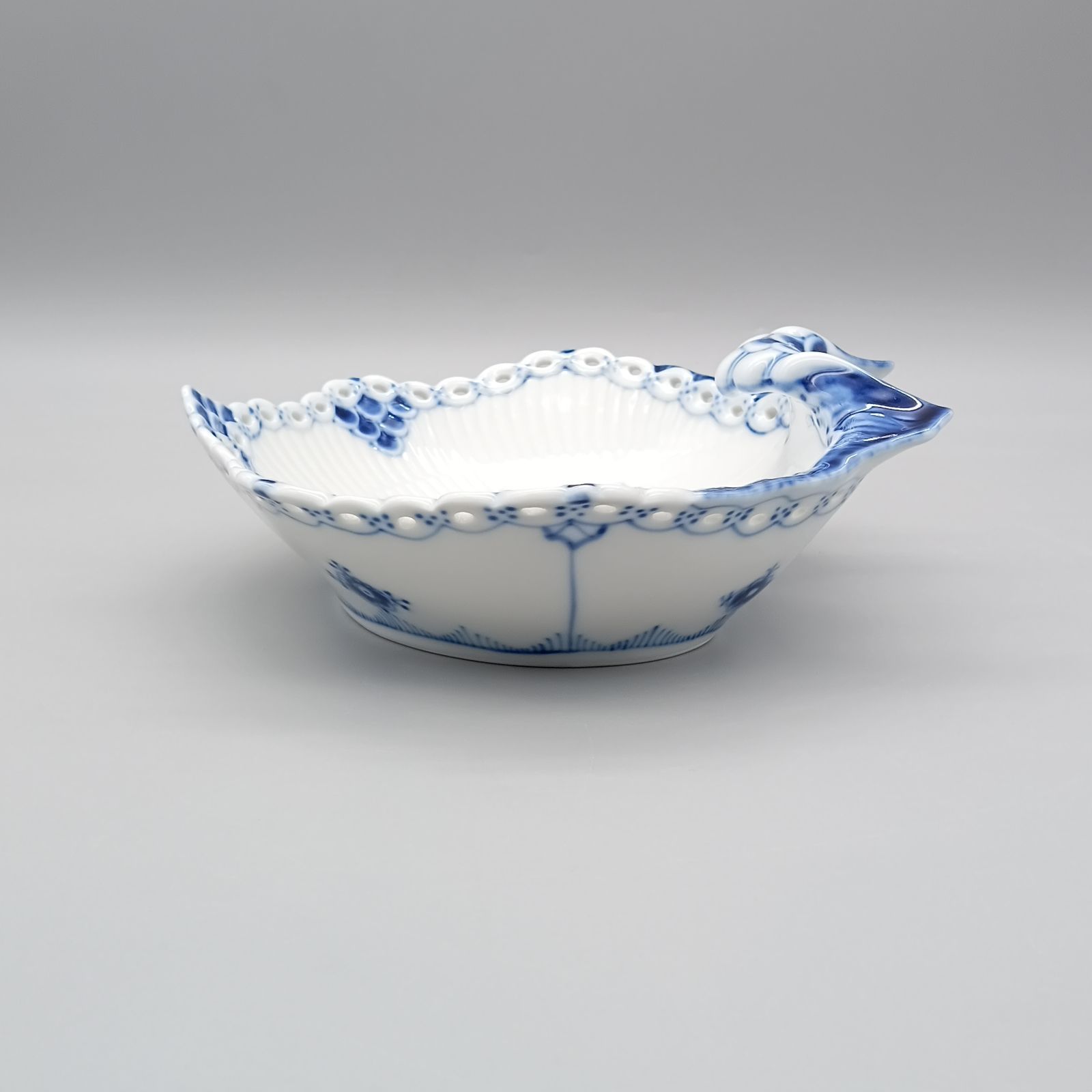 ロイヤルコペンハーゲン ブルーフルーテッド フルレース ディッシュ ボウル 変形皿