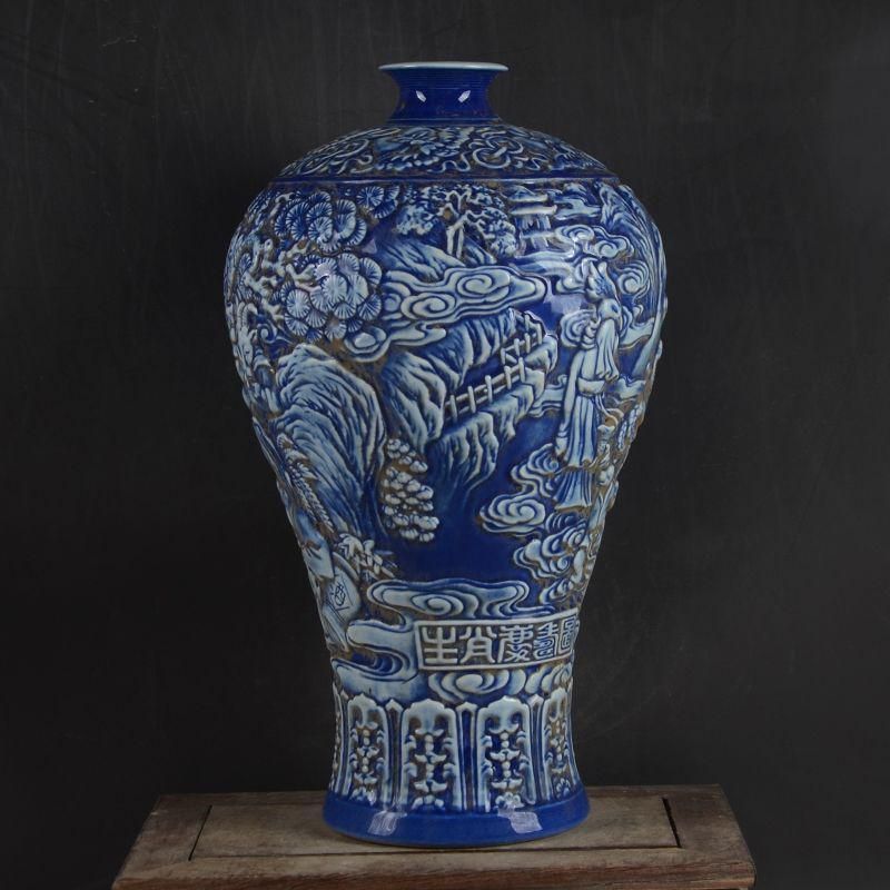 清乾隆藍地に彫られた十二支人物紋梅瓶 景徳鎮 装飾品 現代工芸品美術