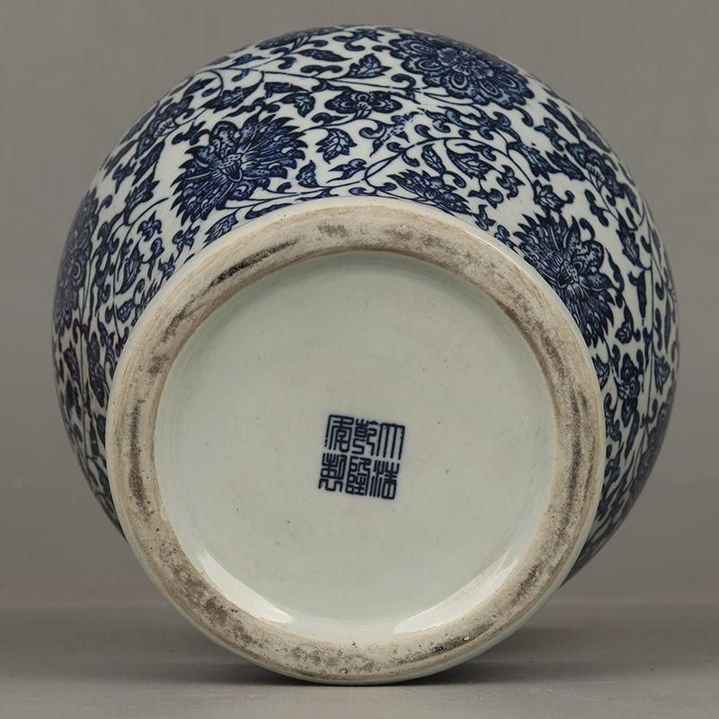 青花纏枝蓮紋将軍壺 景徳鎮 陶磁器 装飾品 現代工芸品 美術品 置物