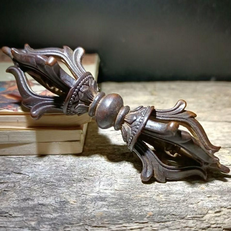 チベット密教法具　古銅鍍金　馬頭観音　金剛杵　独鈷杵など　3点　C　9240 チベット法器 四大明王セット 鐘 金剛盤 独鈷杵 三鈷杵 五鈷杵 24K本金