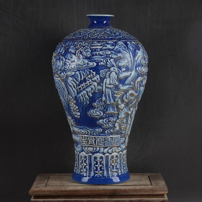 清乾隆藍地に彫られた十二支人物紋梅瓶 景徳鎮 装飾品 現代工芸品美術