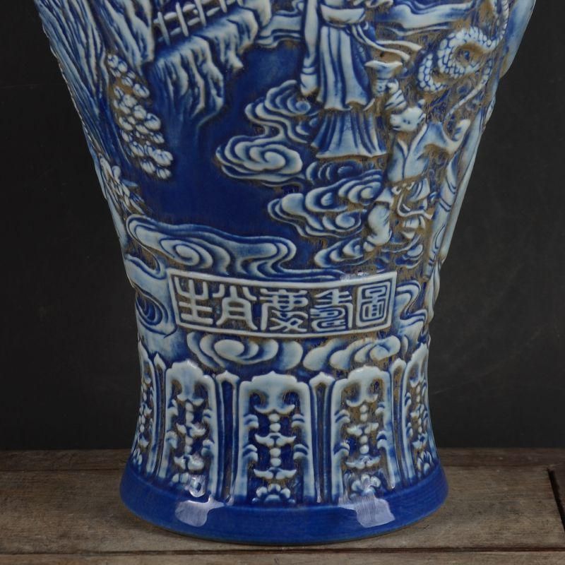 清乾隆藍地に彫られた十二支人物紋梅瓶 景徳鎮 装飾品 現代工芸品美術