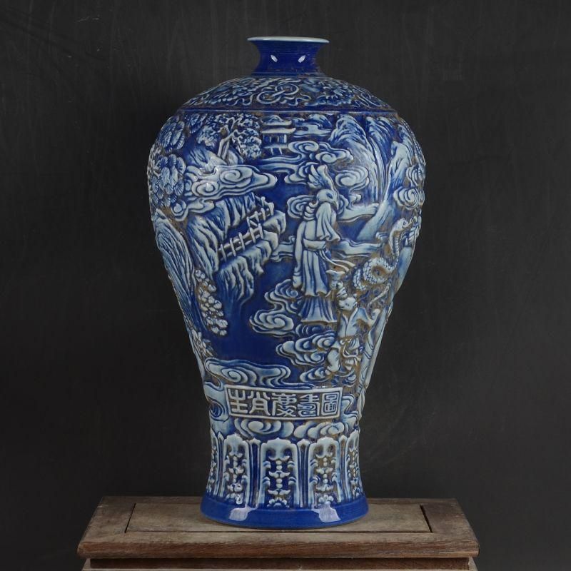 清乾隆藍地に彫られた十二支人物紋梅瓶 景徳鎮 ショップ 装飾品 現代