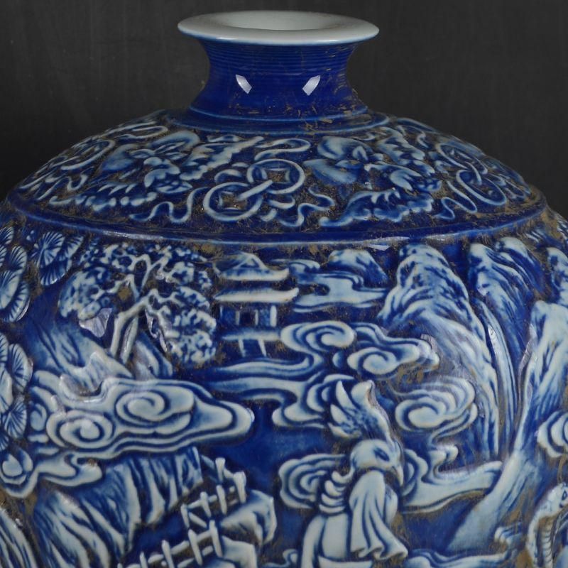 清乾隆藍地に彫られた十二支人物紋梅瓶 景徳鎮 装飾品 現代工芸品美術