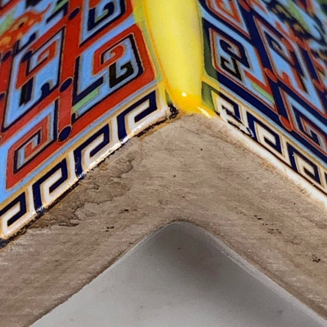 パステル蒔絵人物四角い花瓶 景徳鎮 陶磁器 装飾品 工芸品 美術品 置物