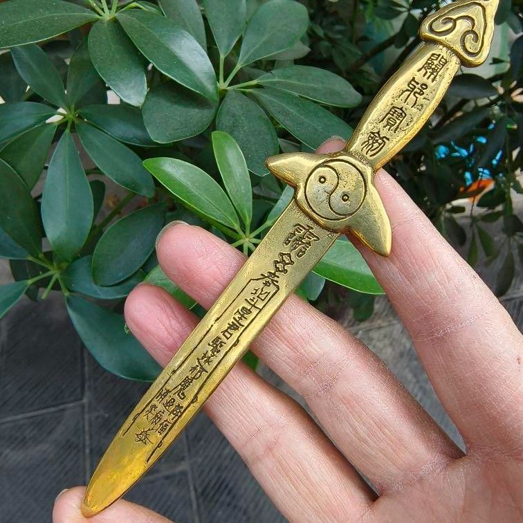 銅器 威徳金剛杵 降魔杵 銅製品 鎮宅 辟邪 開運 風水 招財 置物 工芸品 銅器 陰陽剣 鎮宅辟邪 開運風水 招財 装飾 掛物 - メルカリ