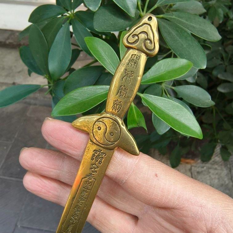 麒麟 銅器 銅製品 鎮宅辟邪 開運風水 招財 置物 工芸品 装飾品 銅器 陰陽剣 鎮宅辟邪 開運風水 招財 装飾 掛物 - メルカリ