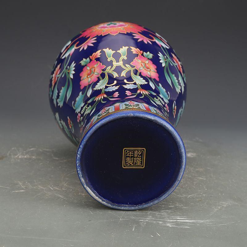 大清乾隆藍地琺瑯彩纏枝紋花瓶 景徳鎮 陶磁器 装飾品 現代工芸品 美術