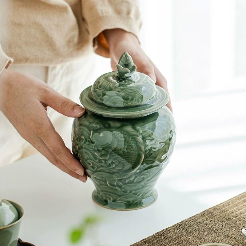 中国美術 青磁浮彫り錦鯉茶筒 茶器 茶入れ 青磁 茶道具 新品未使用 中国美術 青磁浮彫り錦鯉茶筒 茶器 茶入れ 青磁 茶道具 新品未使用