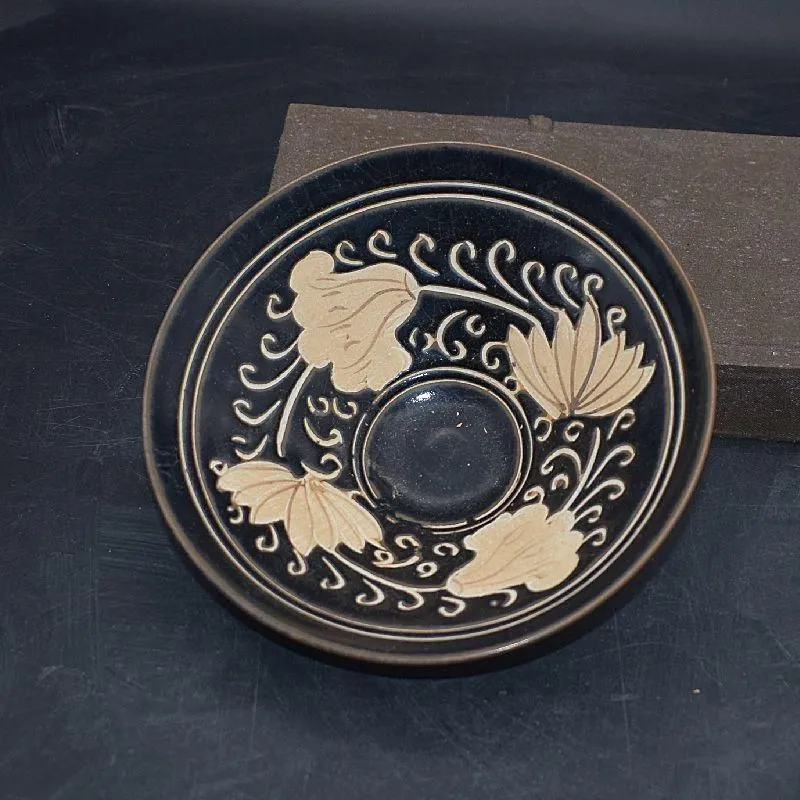 宋代吉州窯黒釉手彫り花柄笠碗 景徳鎮陶磁器 装飾品 現代工芸品 美術品 置物 宋代吉州窯黒釉手彫り花柄笠碗 景徳鎮陶磁器 装飾品