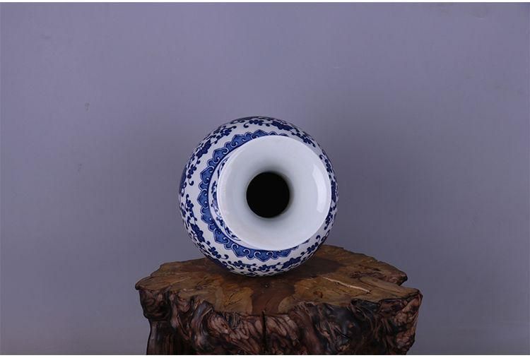 清乾隆青花纏枝蓮賞瓶 景徳鎮 陶磁器 装飾品 工芸品 美術品 置物