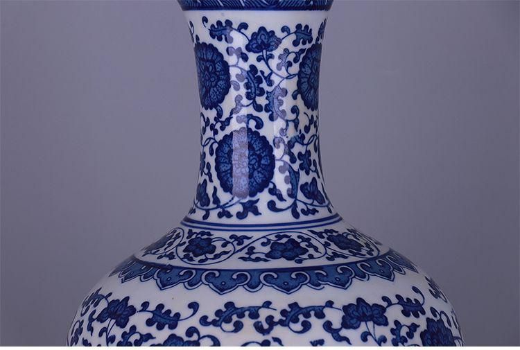 清乾隆青花纏枝蓮賞瓶 景徳鎮 陶磁器 装飾品 工芸品 美術品 置物