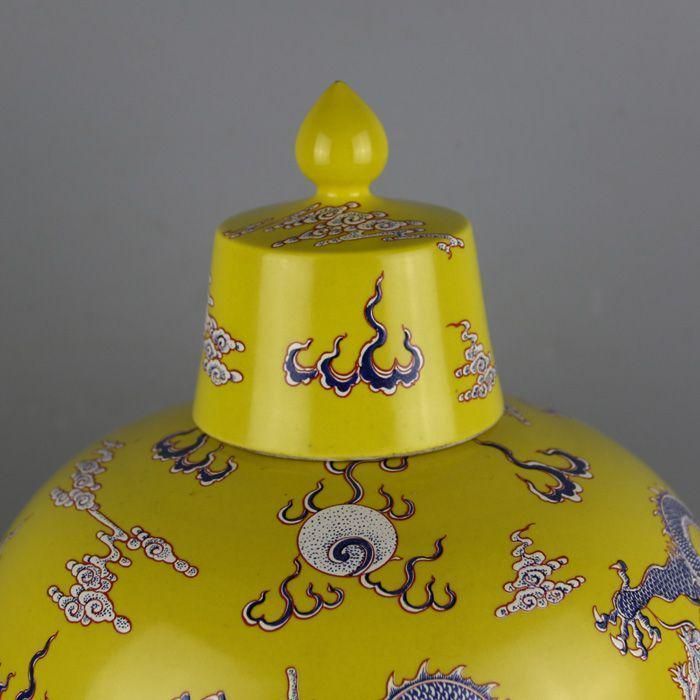 大清康煕黄地粉彩五龍紋梅瓶花瓶 景徳鎮 陶磁器 装飾品 現代工芸品