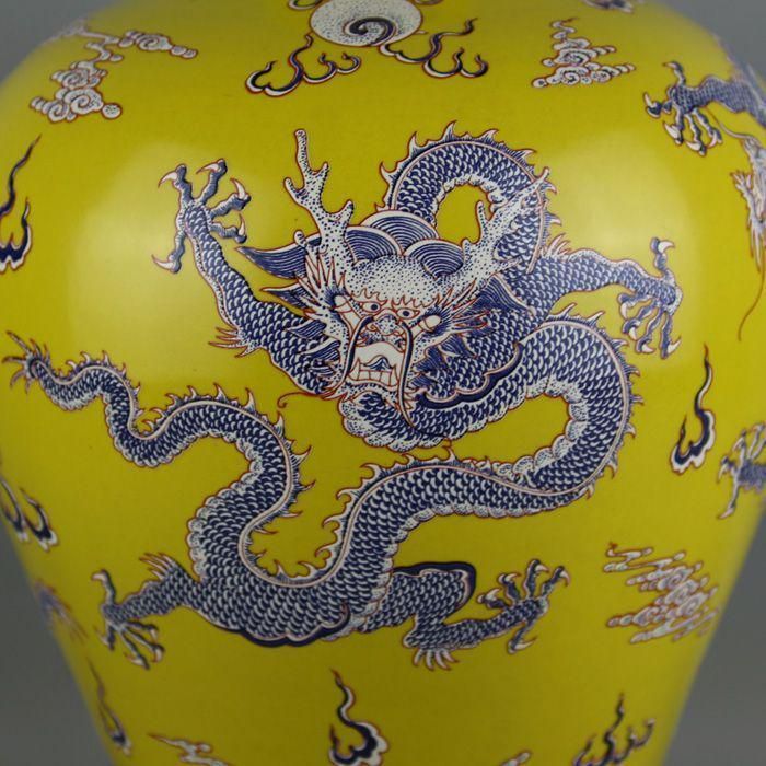 希少　縁起物　龍　官窯内造　清代　黄地粉彩　蟠龍紋　八稜足付盤　運気上昇龍の舞 希少 縁起物 龍 官窯内造 清代 黄地粉彩 蟠龍紋