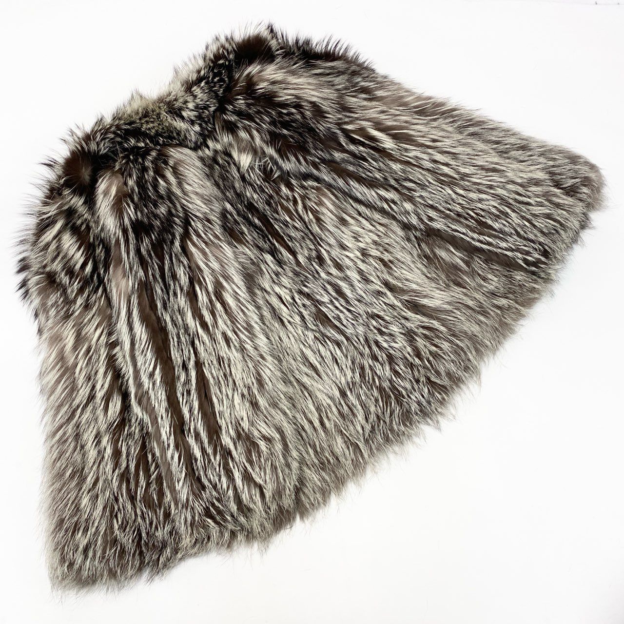 美品✨サガフォックス セーブル 毛皮 コート 花刺繍 金サガ 11号 美品✨サガフォックス セーブル 毛皮 コート 花刺繍 金サガ 11号 最上級