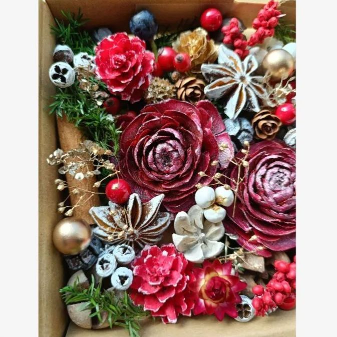 ﾟ⁠+Handmade クリスマス花材 *↟⍋*↟ナチュラルな木の実と花材の