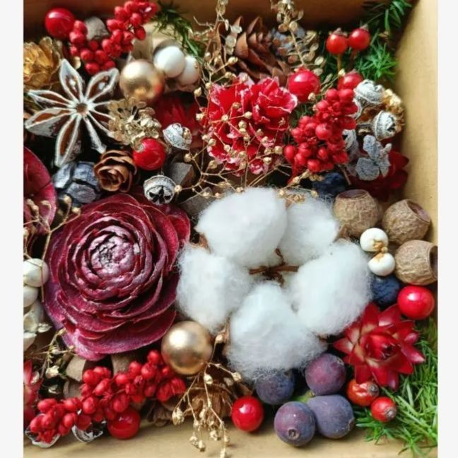 ﾟ⁠+Handmade クリスマス花材 *↟⍋*↟ナチュラルな木の実と花材の