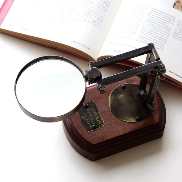 拡大鏡 スタンドルーペ 真鍮 木製 ルーペ スタンド 卓上 置き型 レトロ