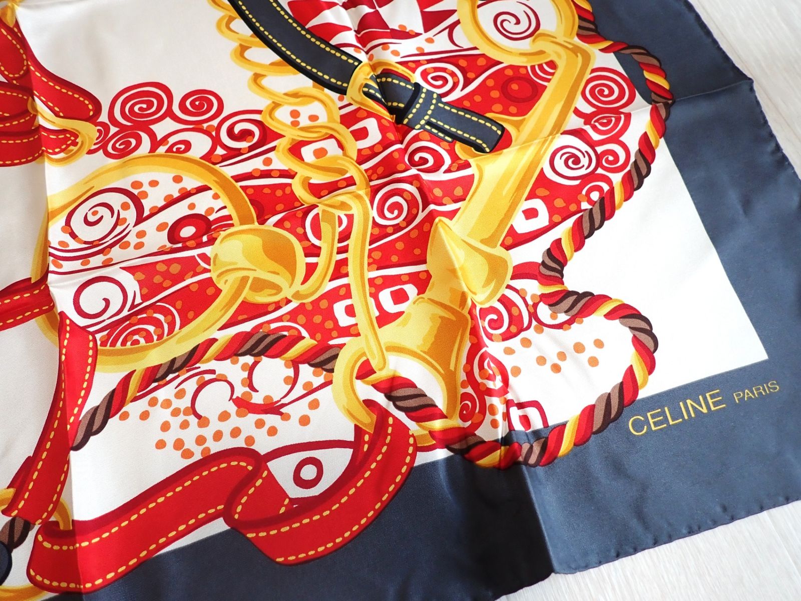 セリーヌのスカーフ CELINE セリーヌ スカーフ 大判 ゴールド シルク V118984875