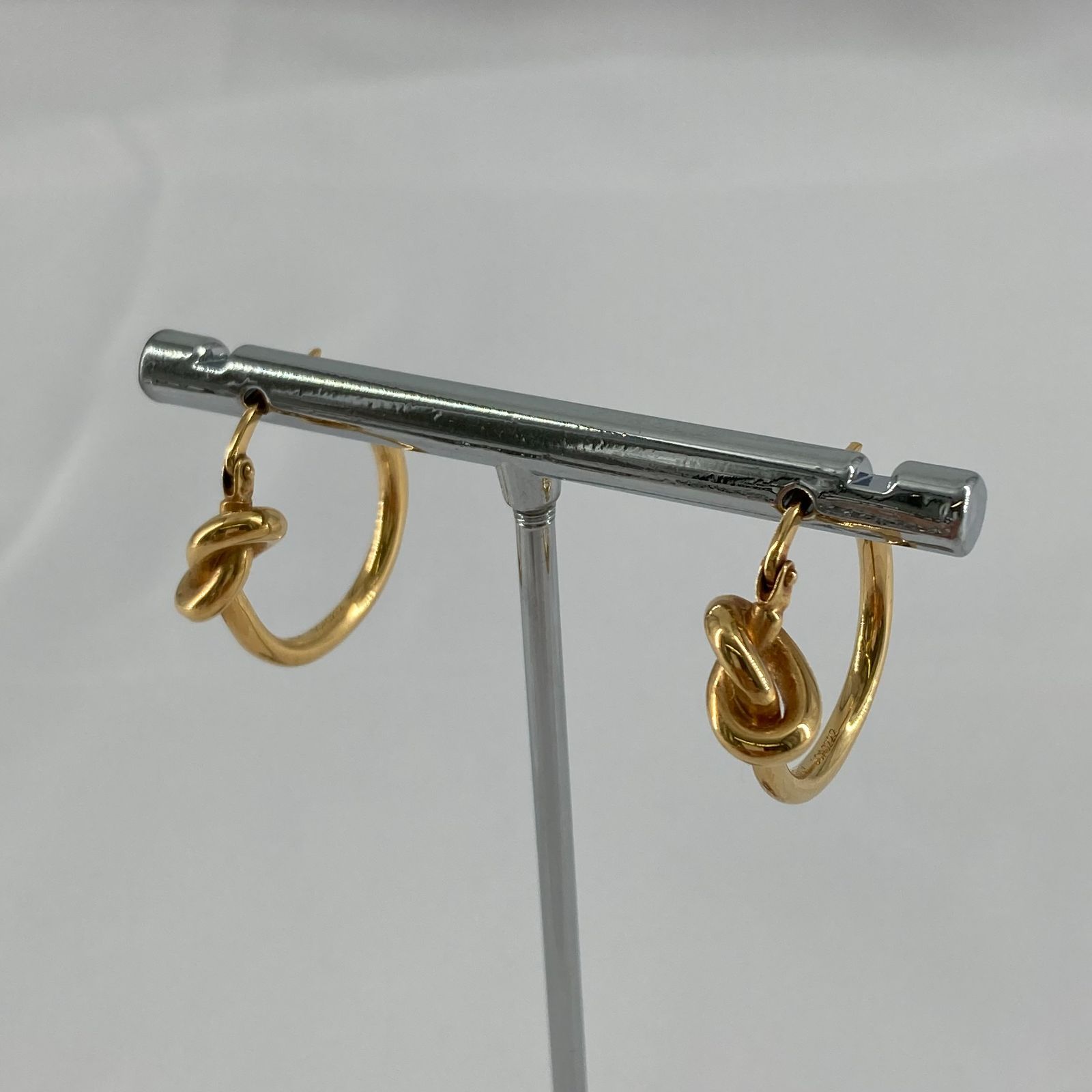 CELINE（セリーヌ）ノット スモール フープ ピアス SCA0222 ゴールド