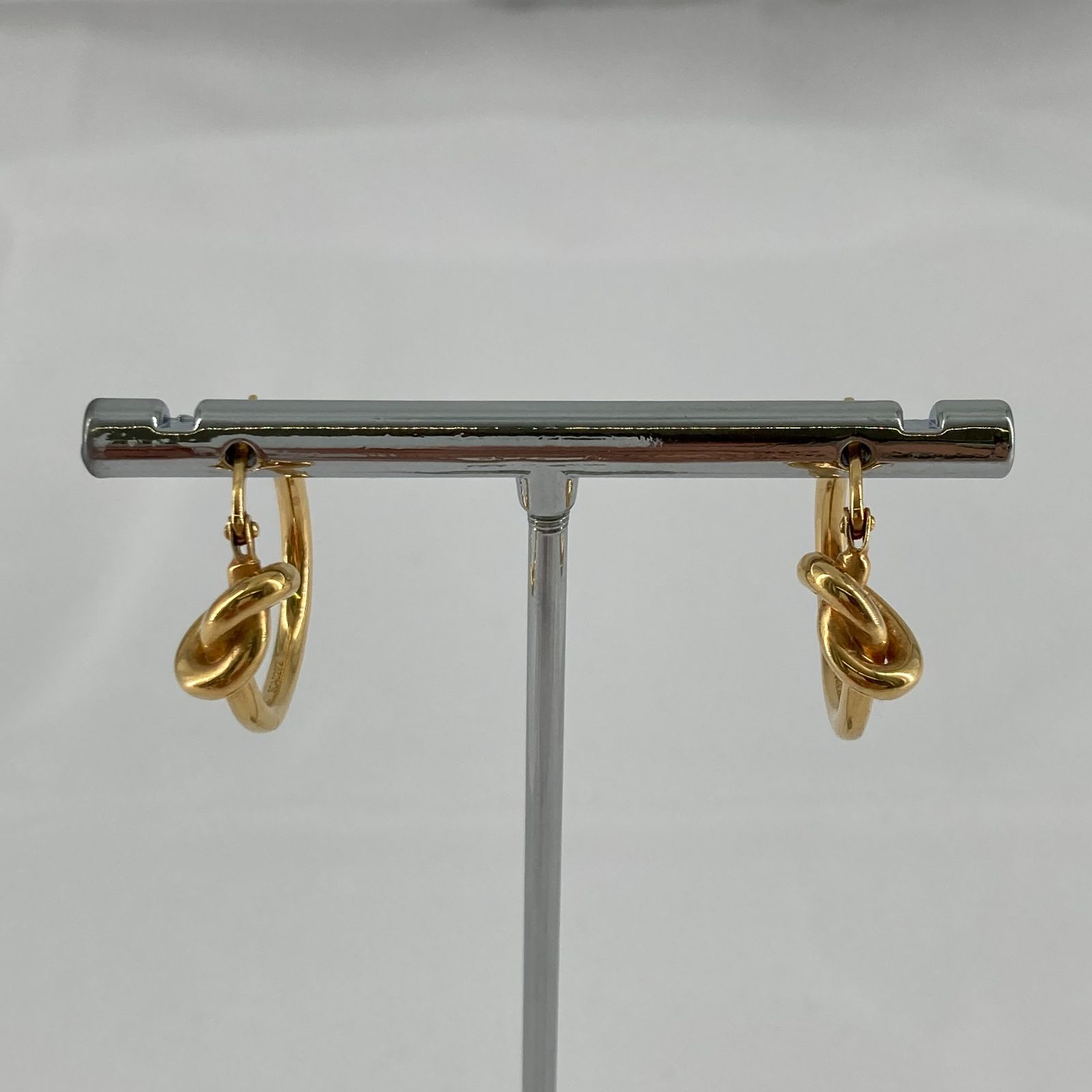 CELINE（セリーヌ）ノット スモール フープ ピアス SCA0222 ゴールド