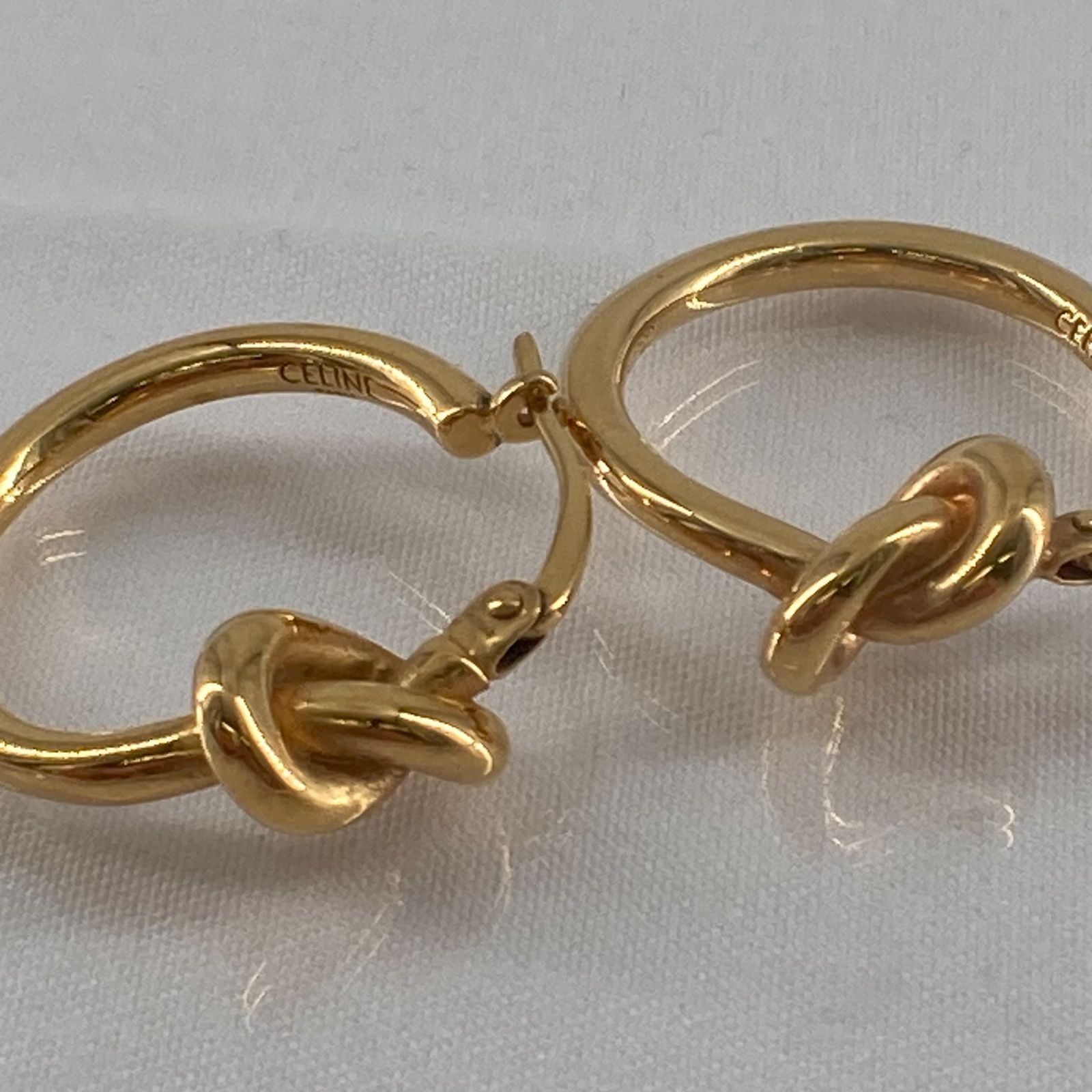 CELINE（セリーヌ）ノット スモール フープ ピアス SCA0222 ゴールド