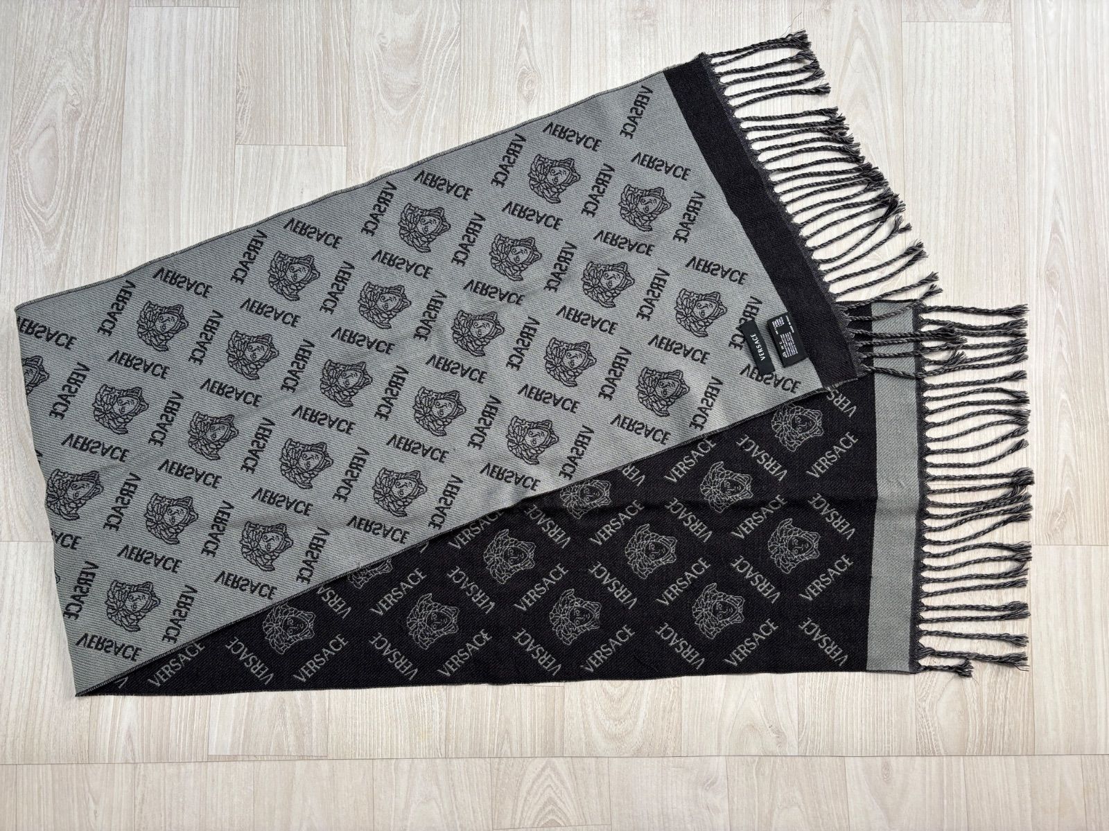 VERSACE ヴェルサーチ マフラー ストール ブラック×グレー メデューサ
