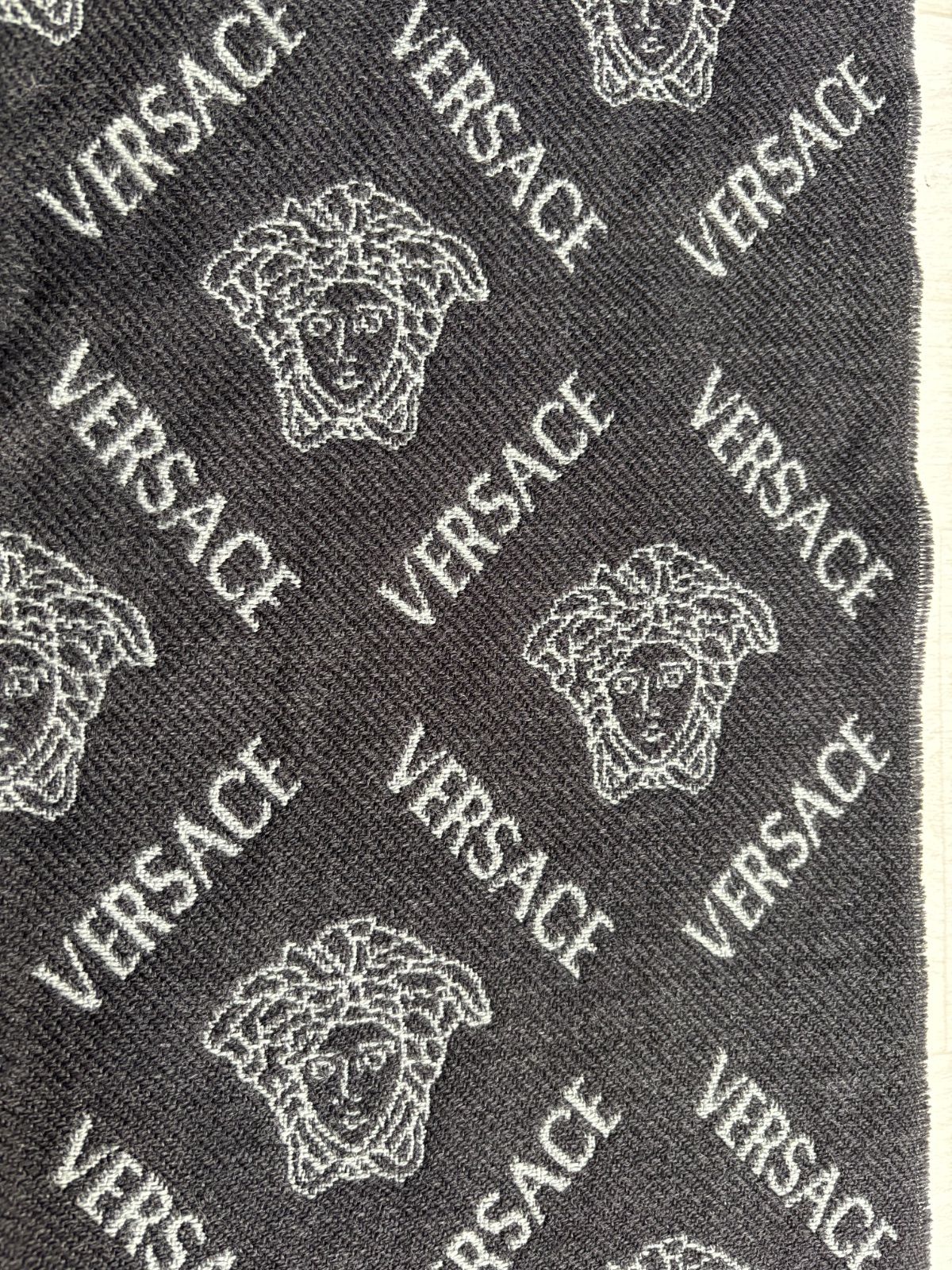 VERSACE ヴェルサーチ マフラー ストール ブラック×グレー メデューサ