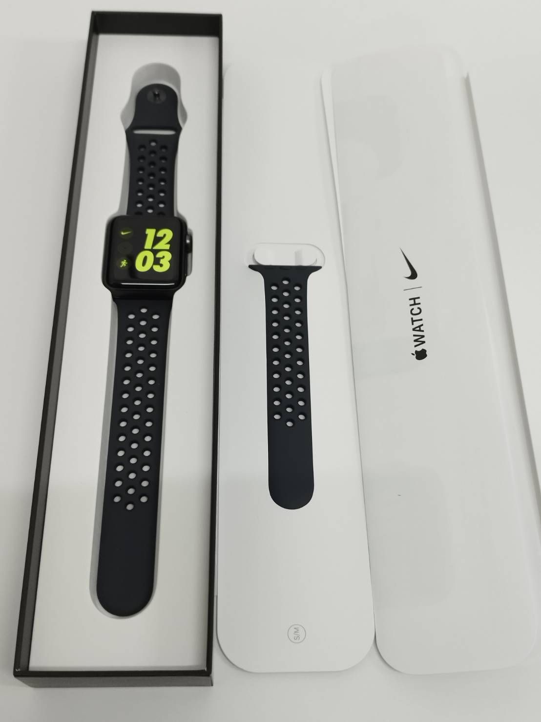 Apple Watch Nike Series 3/GPS/42mm/A1859/スペースグレー〈MTF42J/A