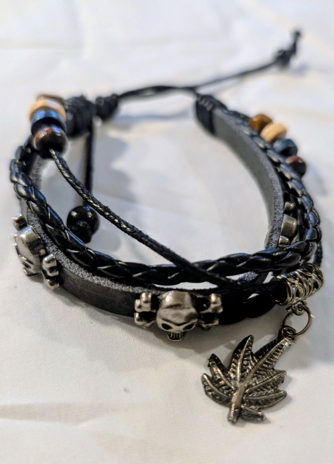 ビーズ付き ブラック レザー ブレスレット スカル リーフチャーム USA