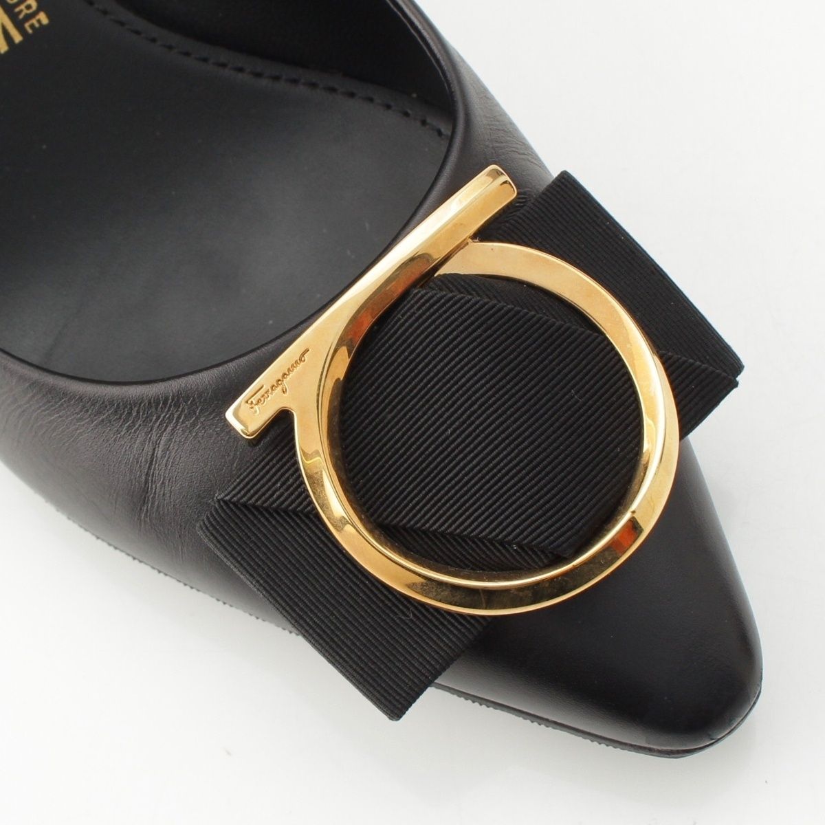 サルヴァトーレフェラガモ　パンプス サルヴァトーレフェラガモ シグネチャー ヒール トップ パンプス