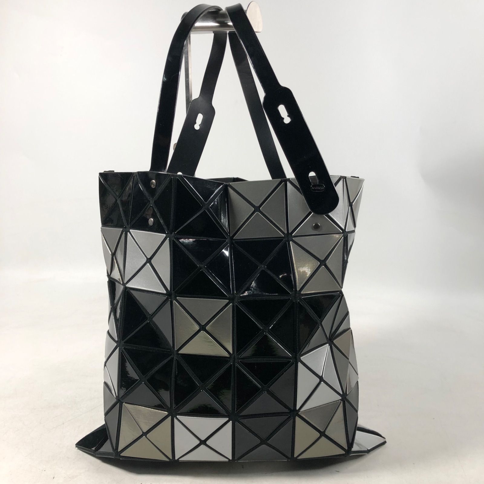 BAO BAO ISSEY MIYAKE バオバオ トート艶消しブラック 未使用 BAO ISSEY MIYAKE バオバオイッセイミヤケ トートバッグ 6×6マット