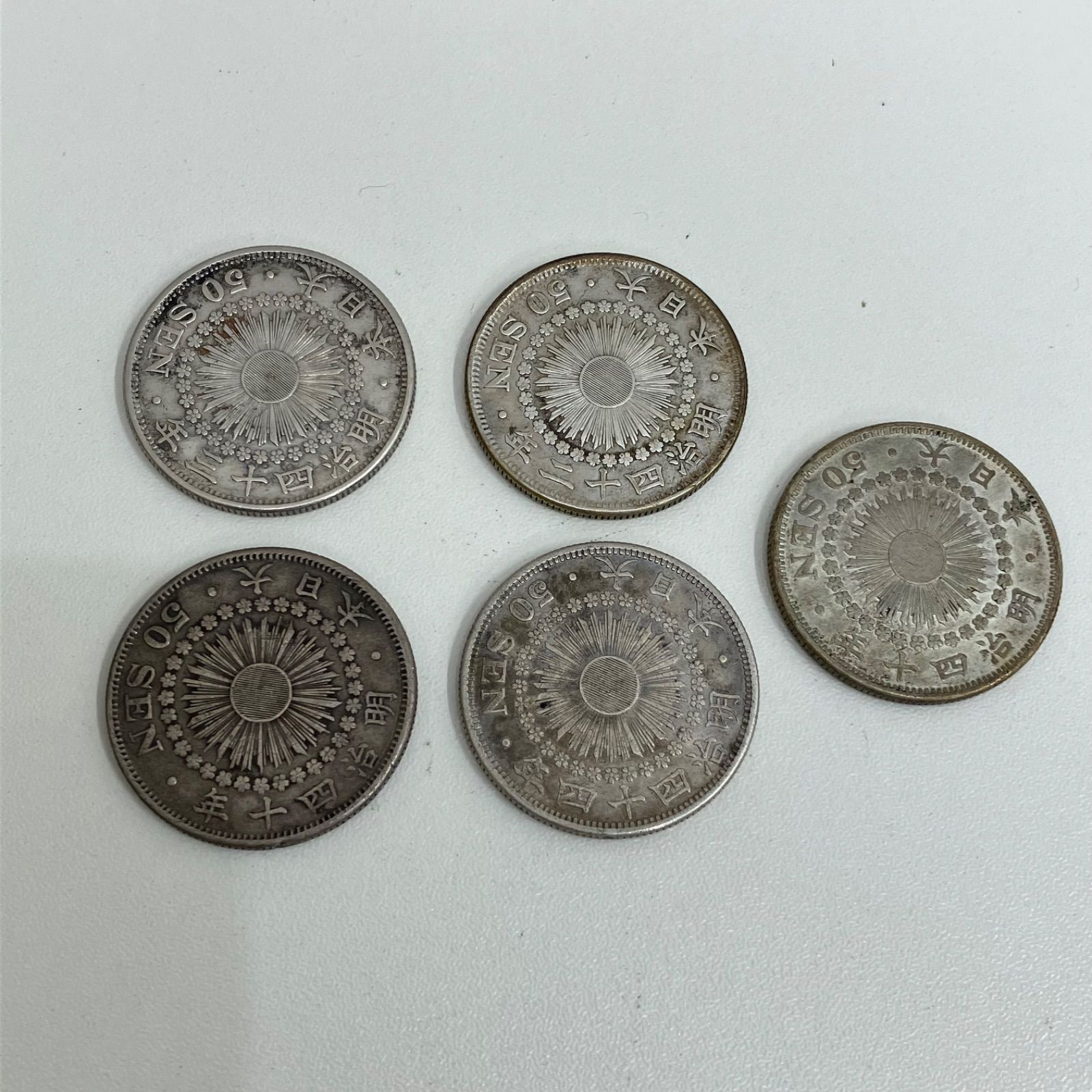 竜50銭銀貨 旭日50銭銀貨 小型50銭銀貨まとめ売り 23 50銭銀貨まとめ売り 旭日竜 小型 竜50銭 古銭 - メルカリ