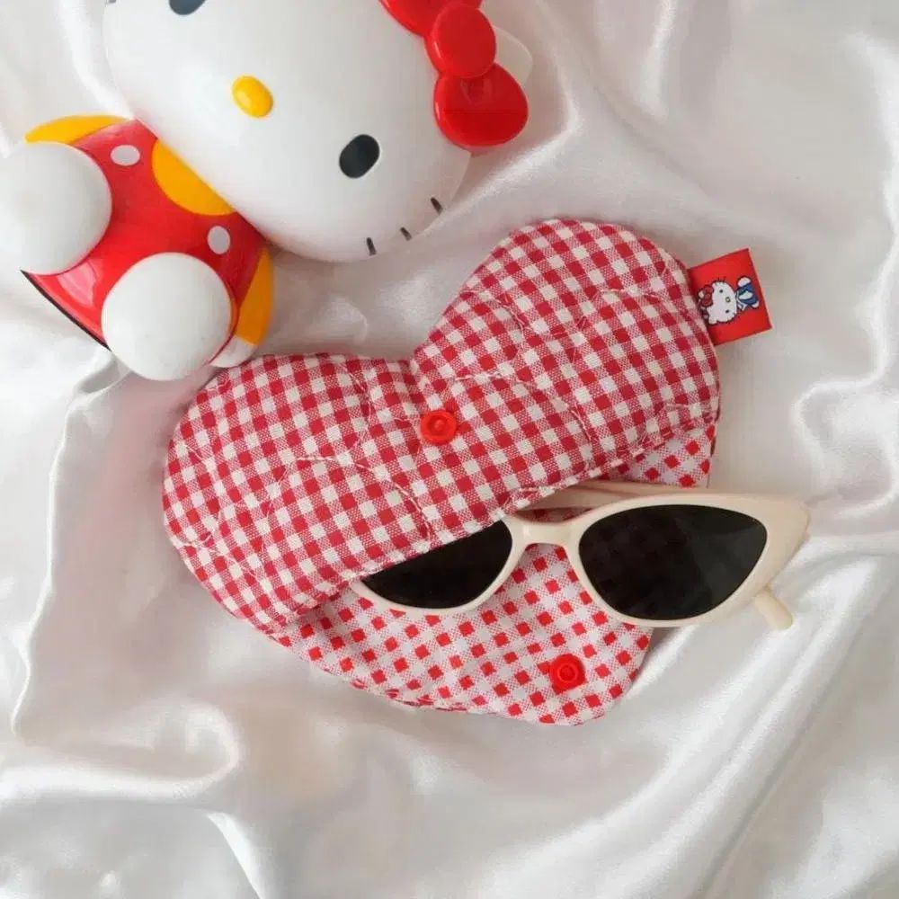 2018年 タグ付き ハローキティ bigぬいぐるみ 日焼け ハートサングラス