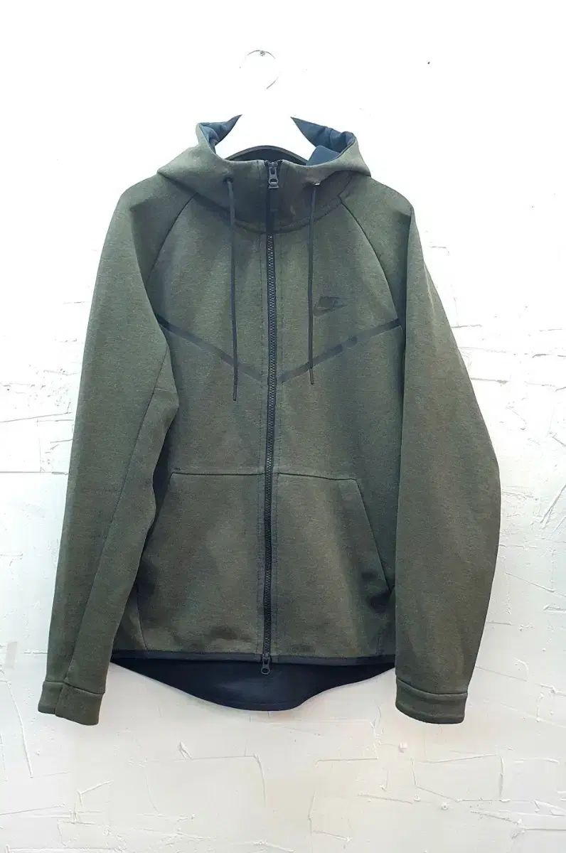 ナイキ テック フリース フードジップアップ カーキ L - メルカリ