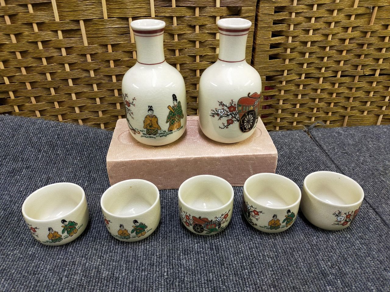 E01-20251120-015 【昭和レトロ】徳利＆お猪口セット 御所車 九谷風