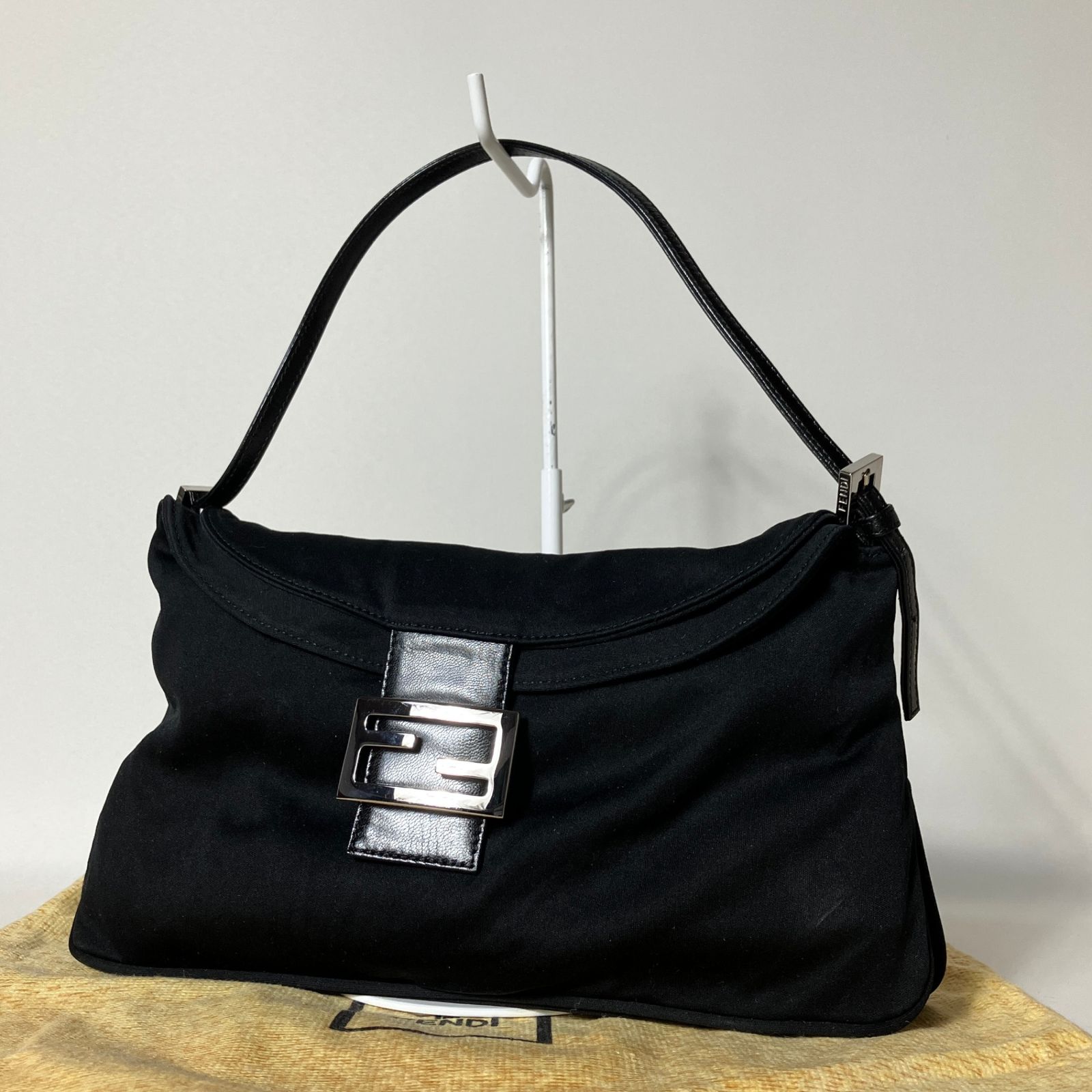 希少　美品　フェンディ　マンマバケット ショルダーバッグ 黒 袋付 2511-83｜美品｜フェンディ マンマバケット ワンショルダーバッグ