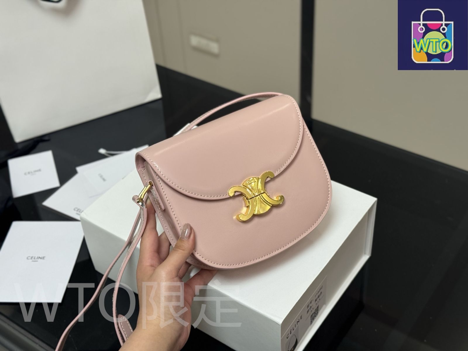 今日特価】Celine セリーヌ トリオンフ シリーズ 全レザー製で高級感に