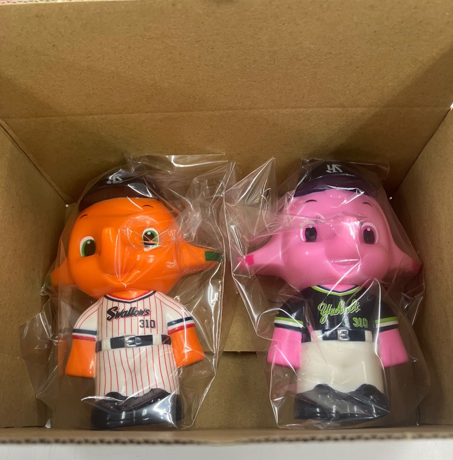 サトちゃん&サトコちゃん 貯金箱 ヤクルトスワローズver. - メルカリ