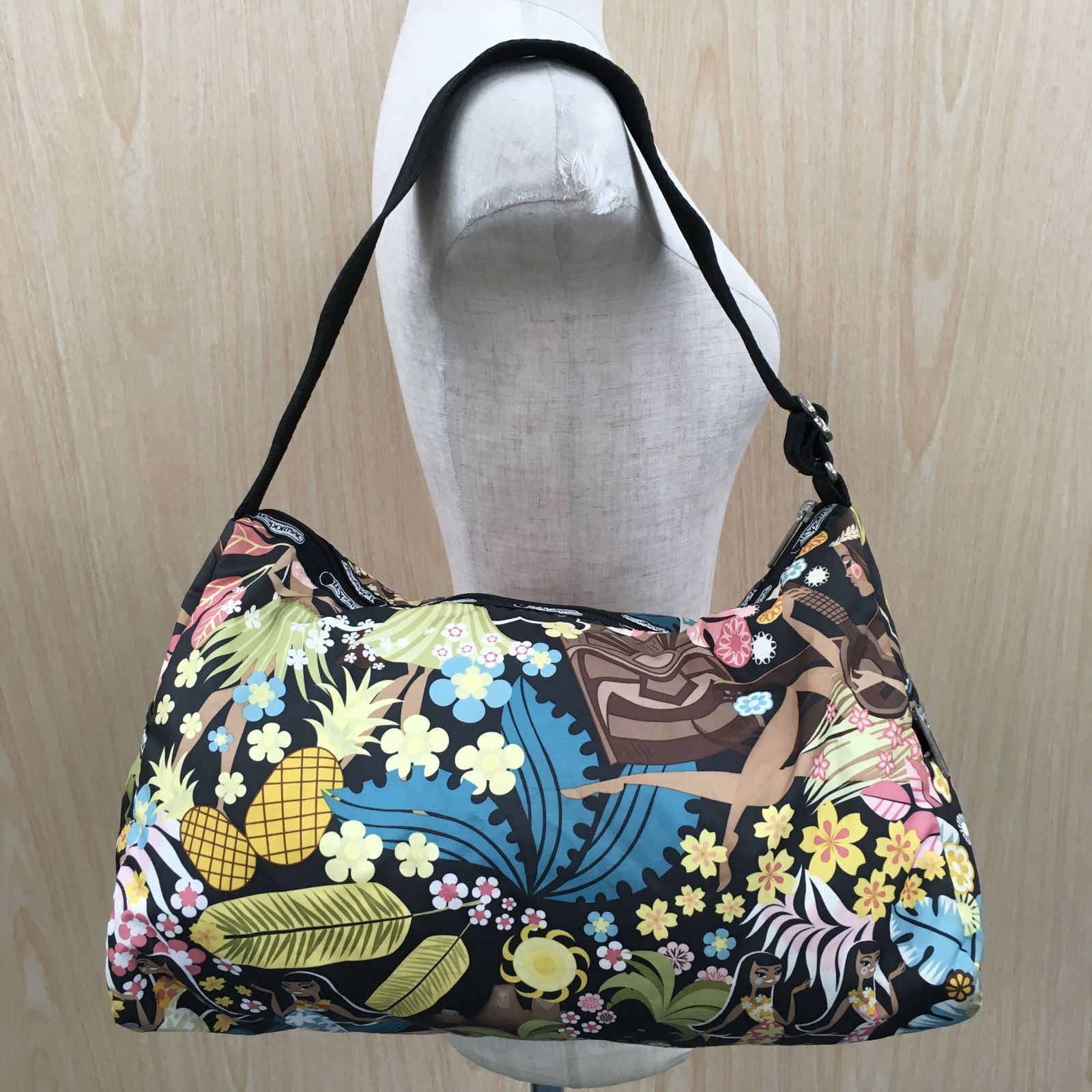 レスポートサック ハワイ限定ワヒネフラ柄ショルダーバッグ F1121B05