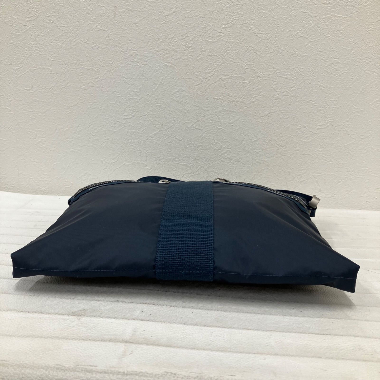 6422 LeSportsac レスポートサック POUCH CROSSBODY ポーチクロス