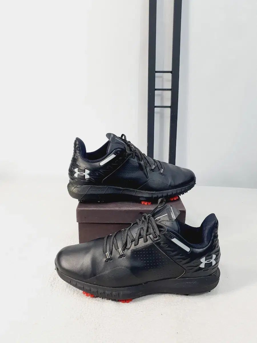 大人気，100%新品 UNDER ARMOUR アンダーアーマー ゴルフシューズ ホバー ドライ OVERDRIVE2 ワイド ブラック 280 シューズ(男性用)