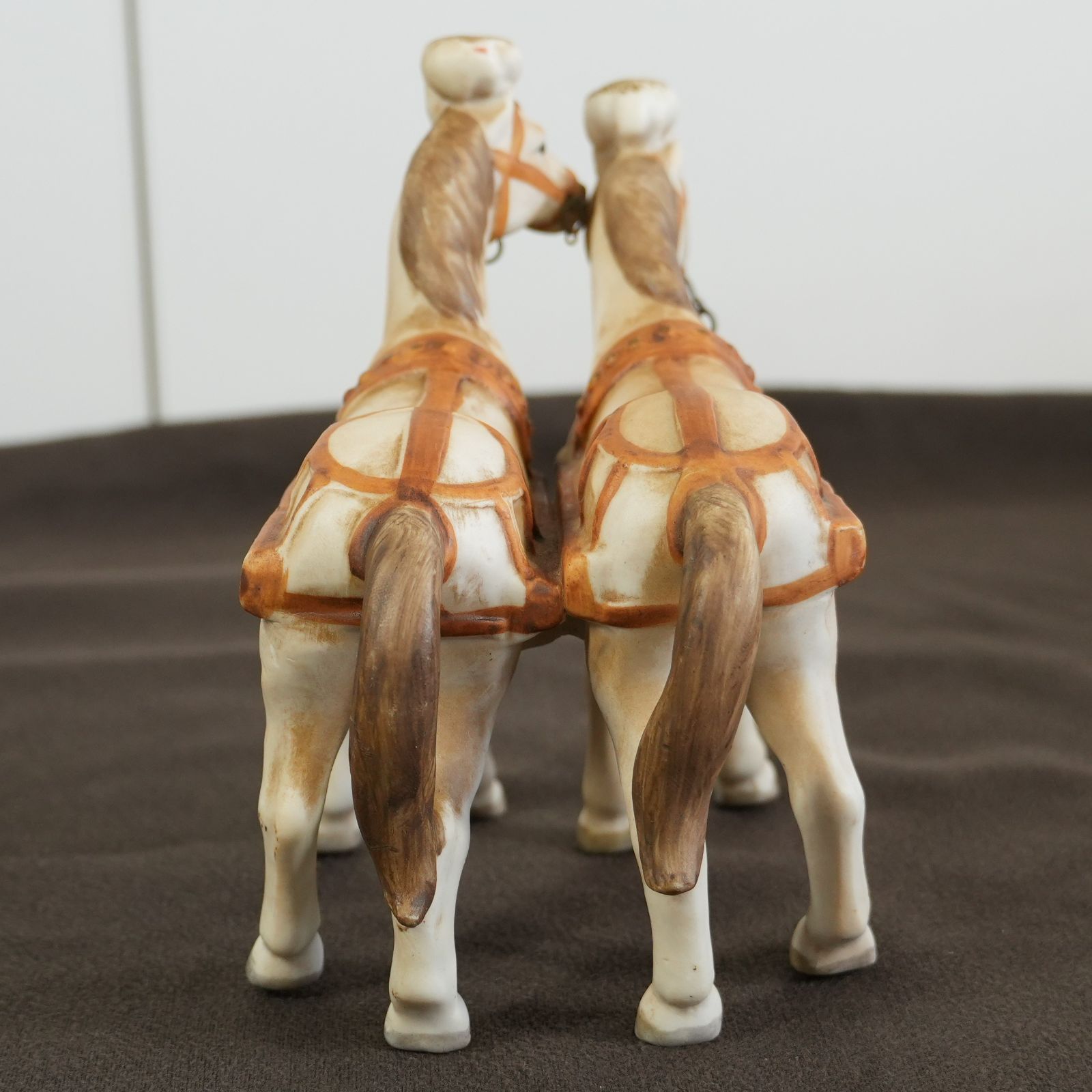 IM] 陶器 馬 馬車2頭立て 置き物 オブジェ 2点セット 現状品 - メルカリ