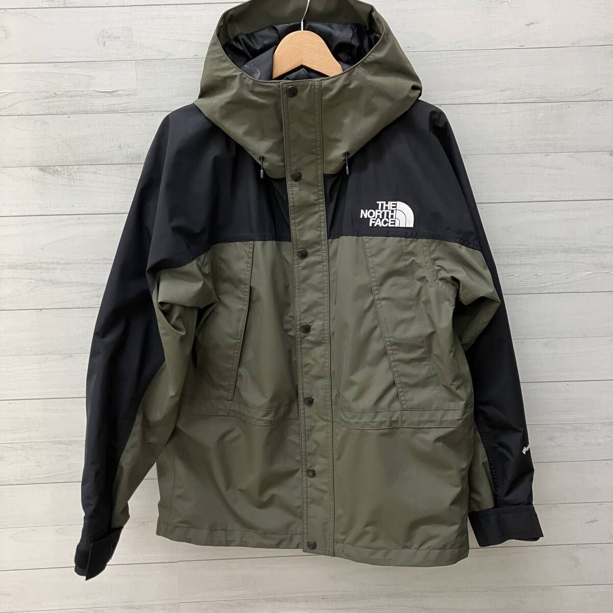 美品THE NORTH FACE マウンテンパーカー ブラック/カーキ THE NORTH FACE マウンテンパーカー ウインドブレーカー 「THE / ザ