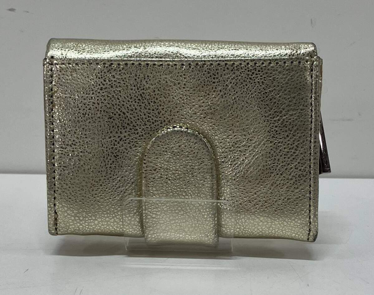 GIVENCHY 型押しレザー 折り財布 ゴールド 刻印ロゴ　グリーン系 GIVENCHY 型押しレザー 折り財布 ゴールド 刻印ロゴ グリーン系